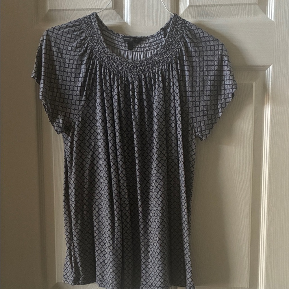 Banana Republic Gray Patterned Women's Top
short sleeve and non smoking hou